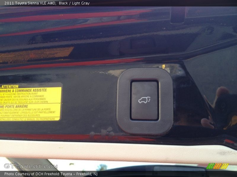 Black / Light Gray 2011 Toyota Sienna XLE AWD