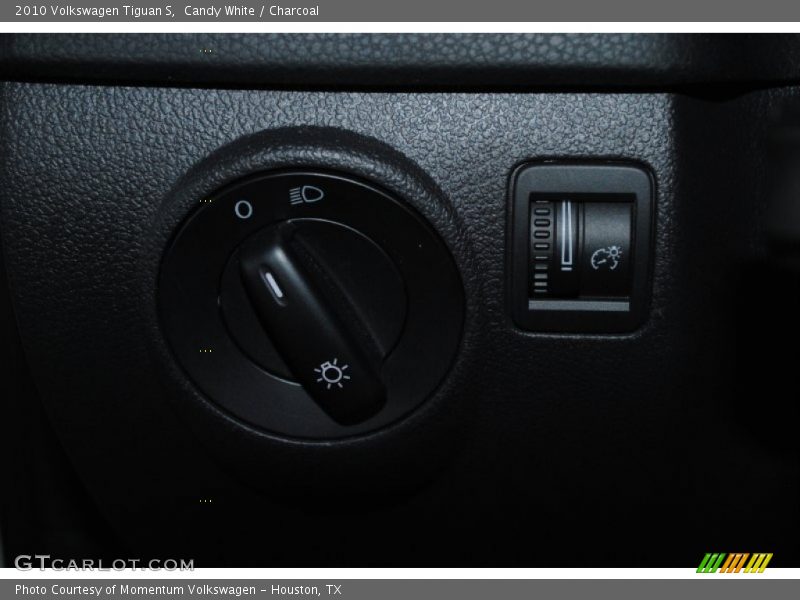 Candy White / Charcoal 2010 Volkswagen Tiguan S