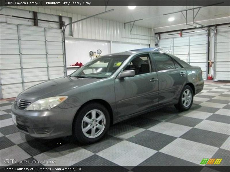 Phantom Gray Pearl / Gray 2005 Toyota Camry LE
