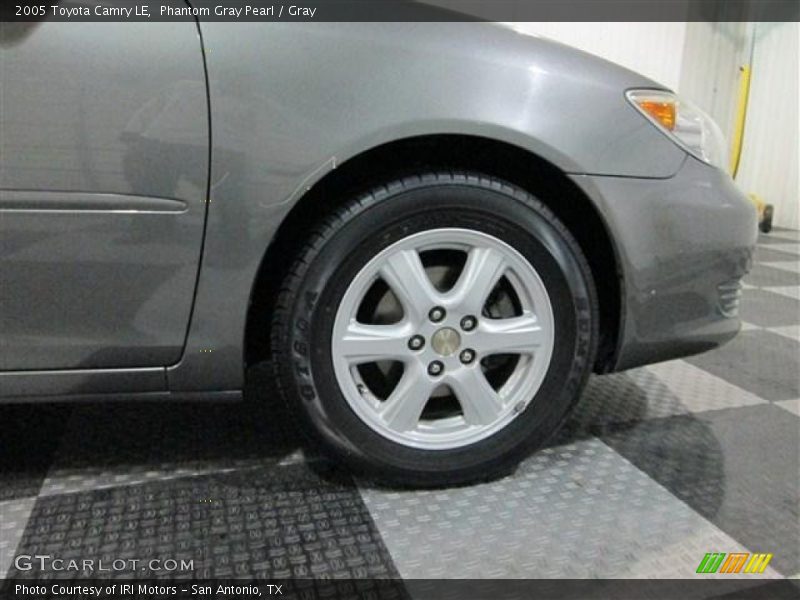 Phantom Gray Pearl / Gray 2005 Toyota Camry LE