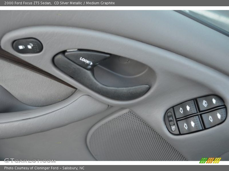 CD Silver Metallic / Medium Graphite 2000 Ford Focus ZTS Sedan