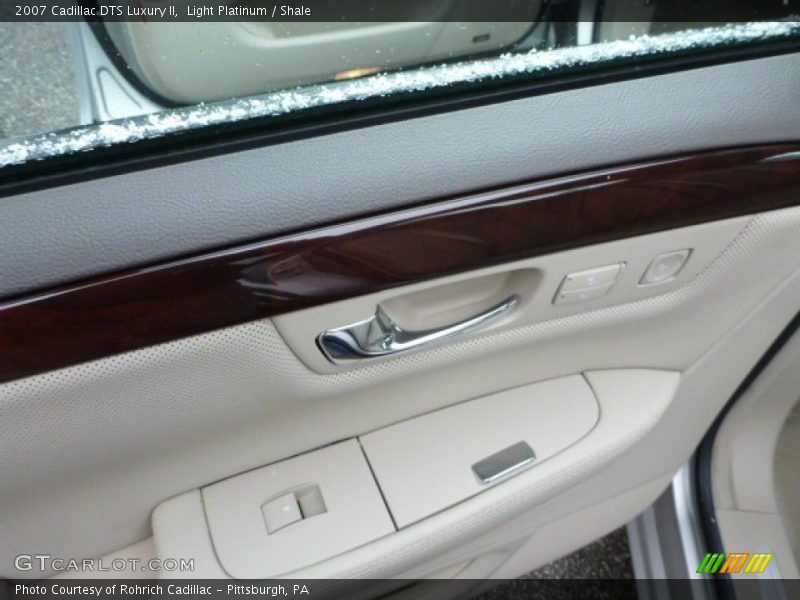 Light Platinum / Shale 2007 Cadillac DTS Luxury II
