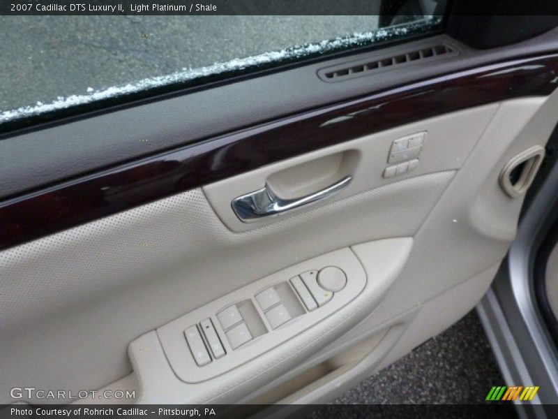 Light Platinum / Shale 2007 Cadillac DTS Luxury II
