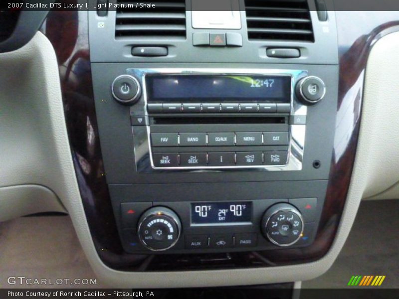 Light Platinum / Shale 2007 Cadillac DTS Luxury II