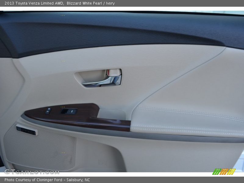 Blizzard White Pearl / Ivory 2013 Toyota Venza Limited AWD