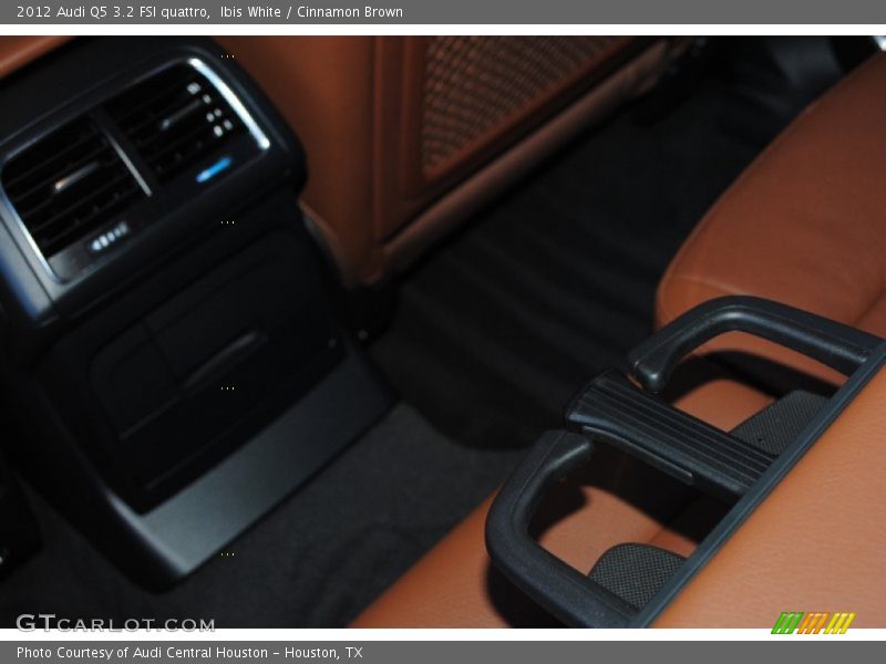 Ibis White / Cinnamon Brown 2012 Audi Q5 3.2 FSI quattro
