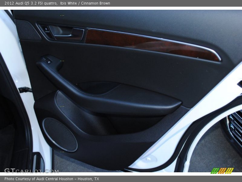 Ibis White / Cinnamon Brown 2012 Audi Q5 3.2 FSI quattro