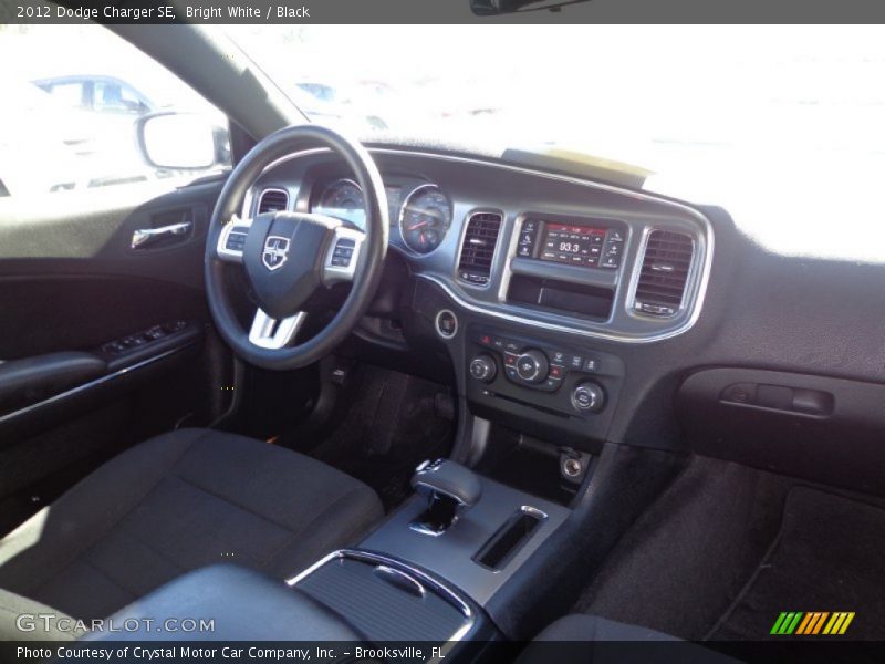 Bright White / Black 2012 Dodge Charger SE