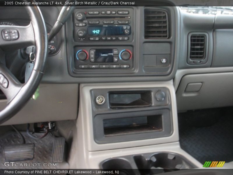 Silver Birch Metallic / Gray/Dark Charcoal 2005 Chevrolet Avalanche LT 4x4