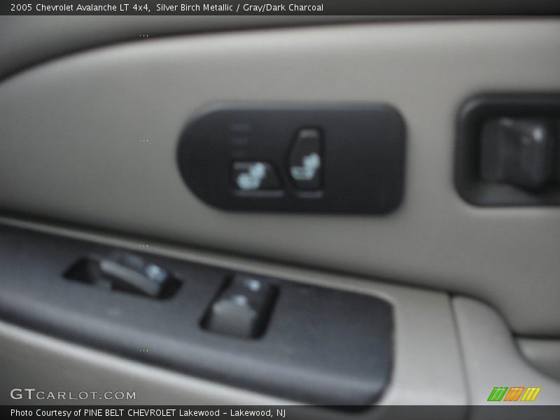Silver Birch Metallic / Gray/Dark Charcoal 2005 Chevrolet Avalanche LT 4x4