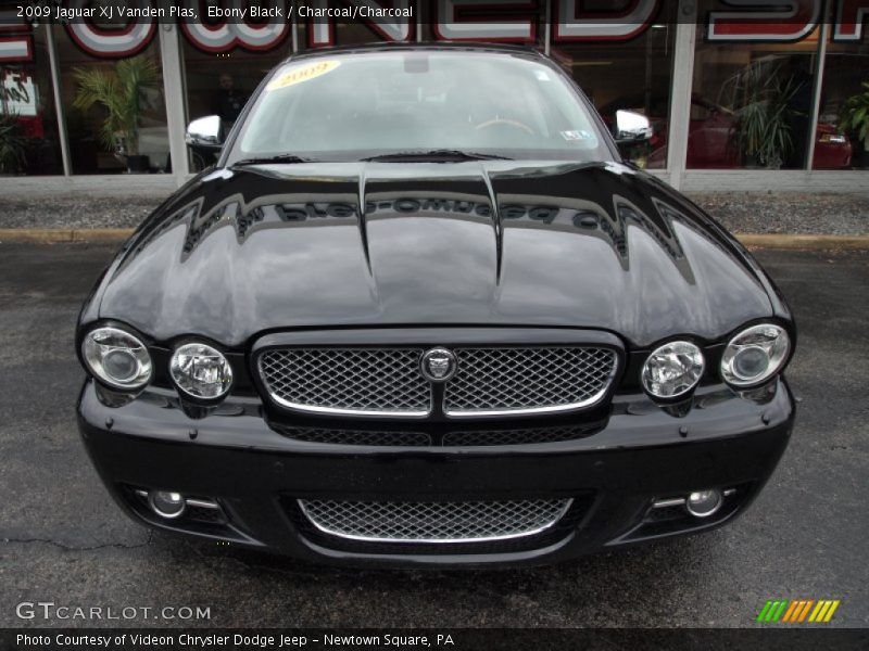 Ebony Black / Charcoal/Charcoal 2009 Jaguar XJ Vanden Plas