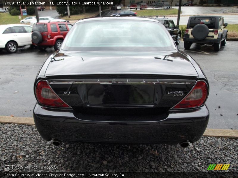Ebony Black / Charcoal/Charcoal 2009 Jaguar XJ Vanden Plas