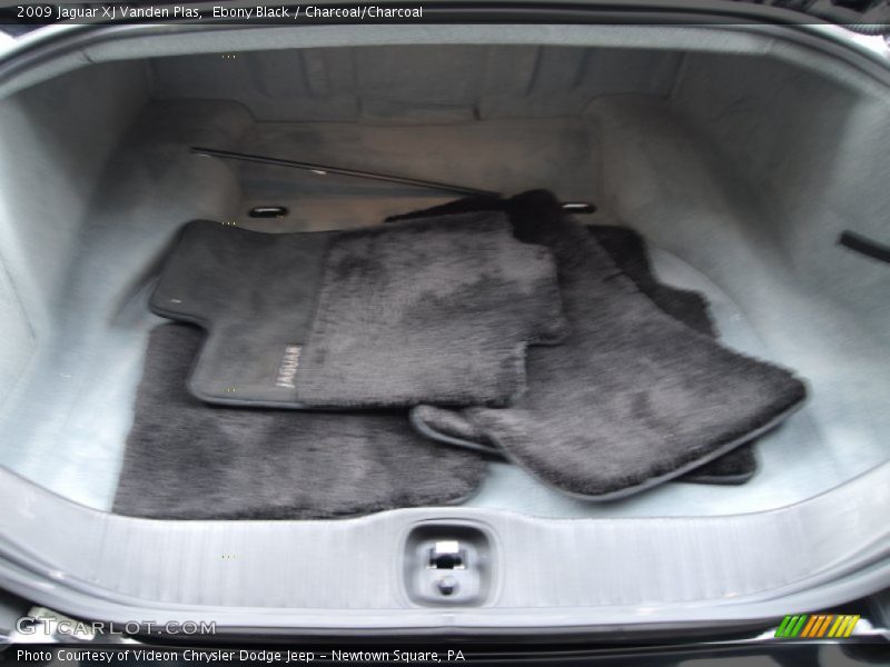  2009 XJ Vanden Plas Trunk