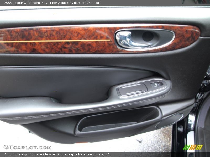 Ebony Black / Charcoal/Charcoal 2009 Jaguar XJ Vanden Plas
