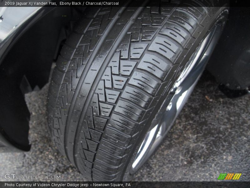 Ebony Black / Charcoal/Charcoal 2009 Jaguar XJ Vanden Plas