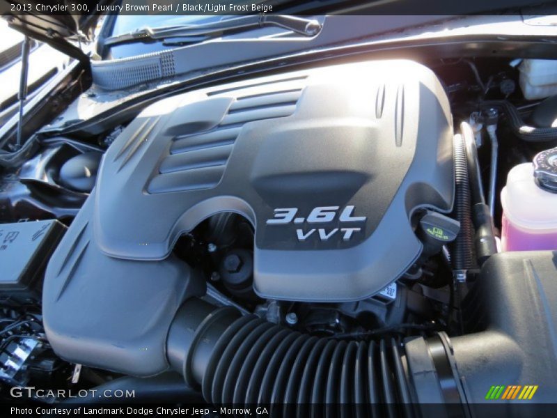 Luxury Brown Pearl / Black/Light Frost Beige 2013 Chrysler 300