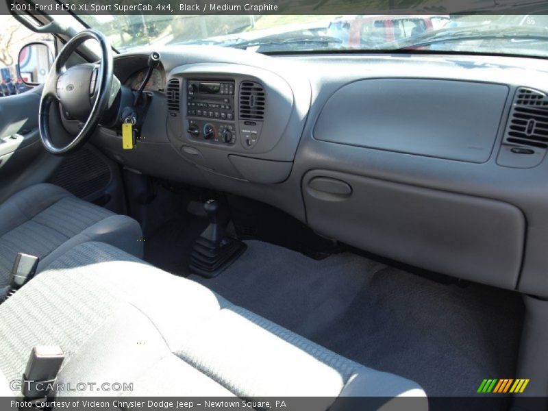 Dashboard of 2001 F150 XL Sport SuperCab 4x4