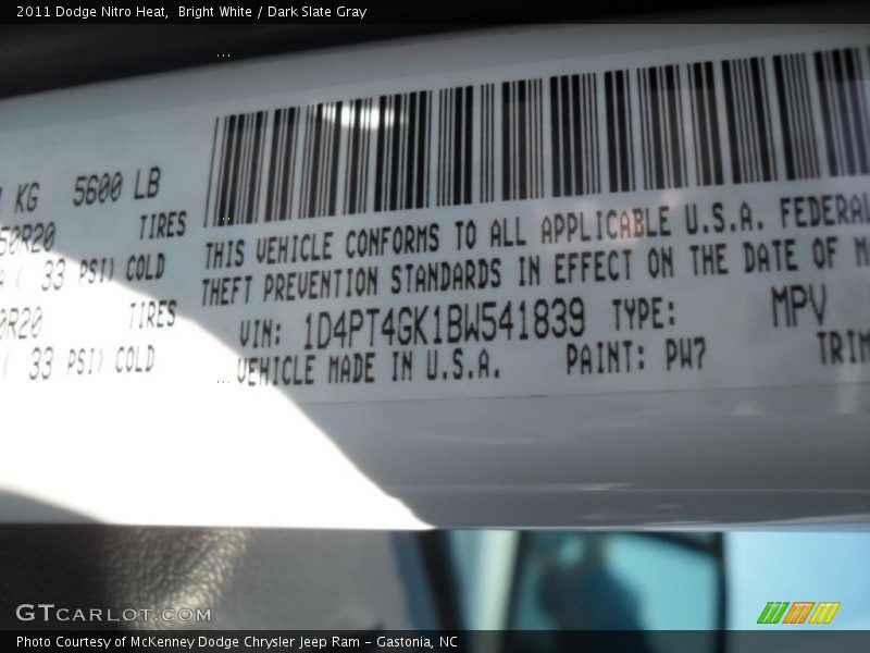 Bright White / Dark Slate Gray 2011 Dodge Nitro Heat