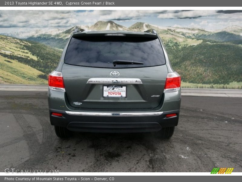 Cypress Green Pearl / Black 2013 Toyota Highlander SE 4WD