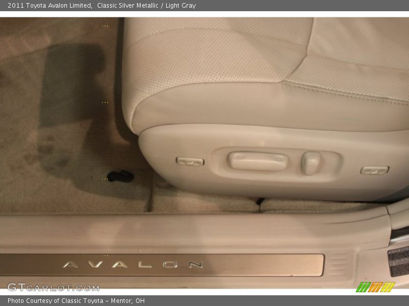 Classic Silver Metallic / Light Gray 2011 Toyota Avalon Limited