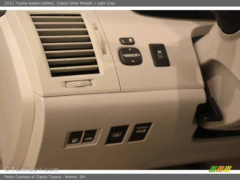 Classic Silver Metallic / Light Gray 2011 Toyota Avalon Limited