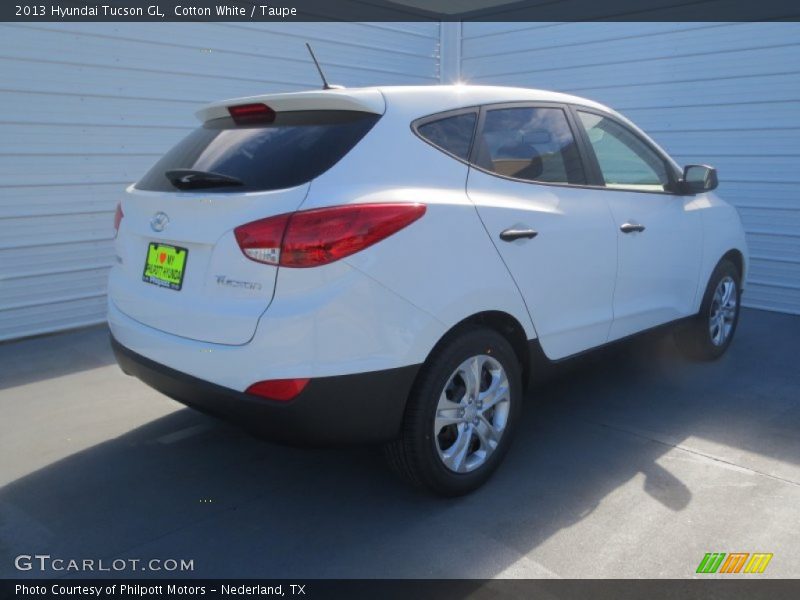 Cotton White / Taupe 2013 Hyundai Tucson GL