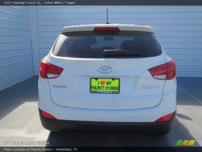 Cotton White / Taupe 2013 Hyundai Tucson GL
