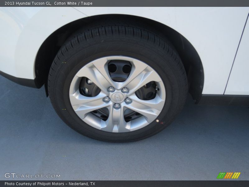 Cotton White / Taupe 2013 Hyundai Tucson GL