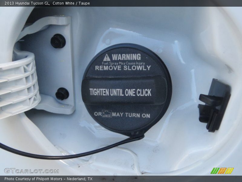 Cotton White / Taupe 2013 Hyundai Tucson GL