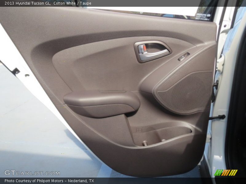 Cotton White / Taupe 2013 Hyundai Tucson GL