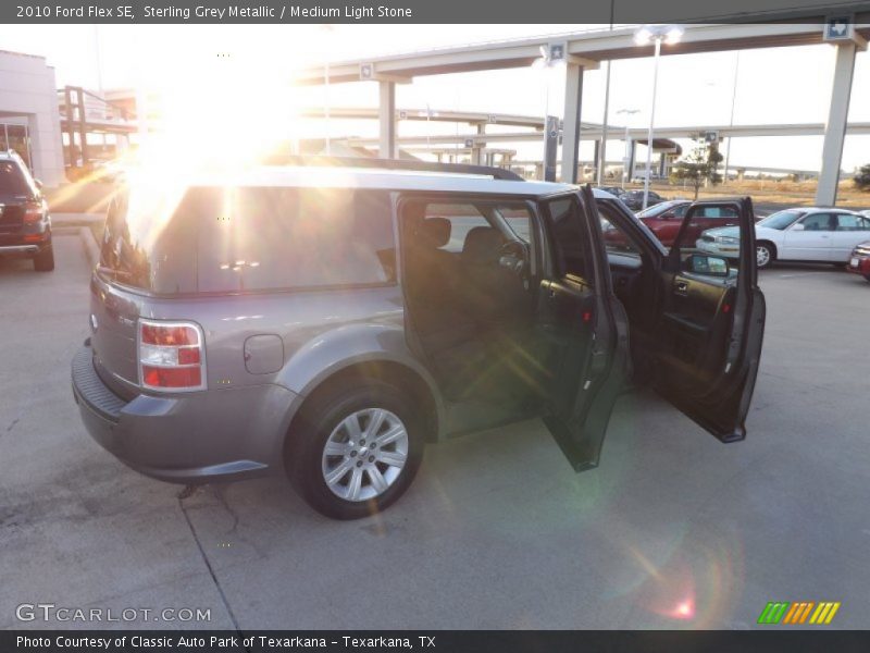 Sterling Grey Metallic / Medium Light Stone 2010 Ford Flex SE