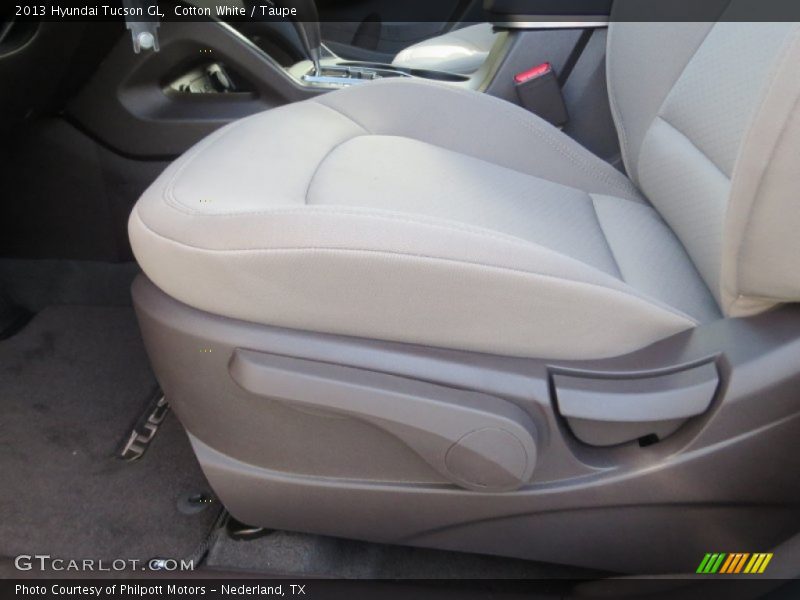 Cotton White / Taupe 2013 Hyundai Tucson GL