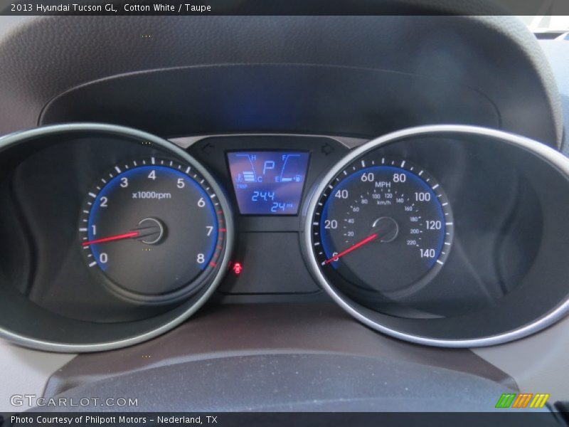 Cotton White / Taupe 2013 Hyundai Tucson GL