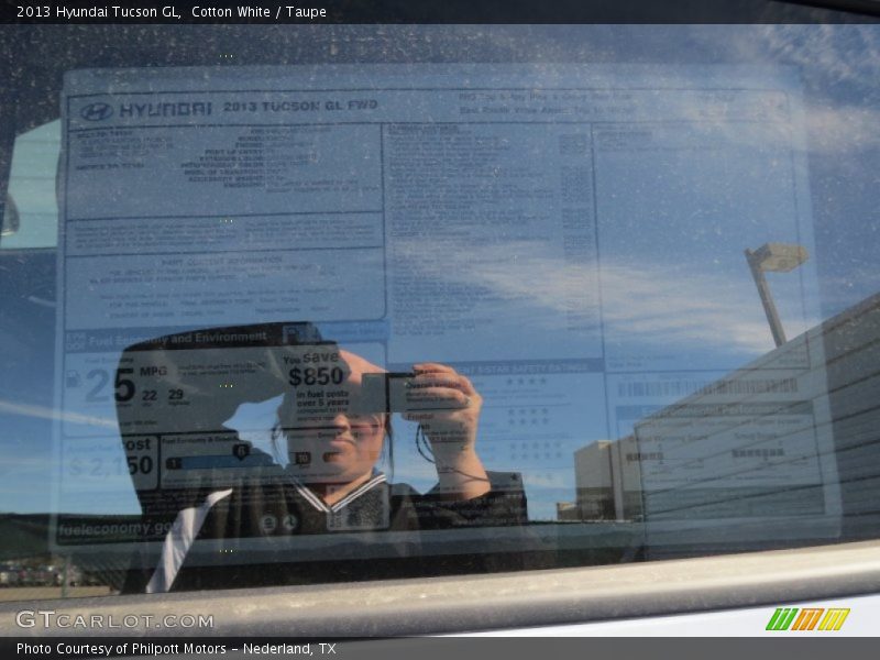Cotton White / Taupe 2013 Hyundai Tucson GL