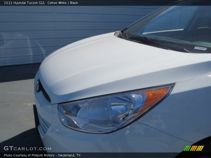 Cotton White / Black 2013 Hyundai Tucson GLS