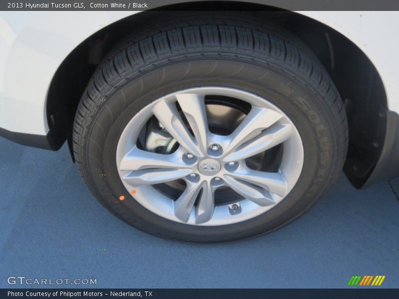 Cotton White / Black 2013 Hyundai Tucson GLS