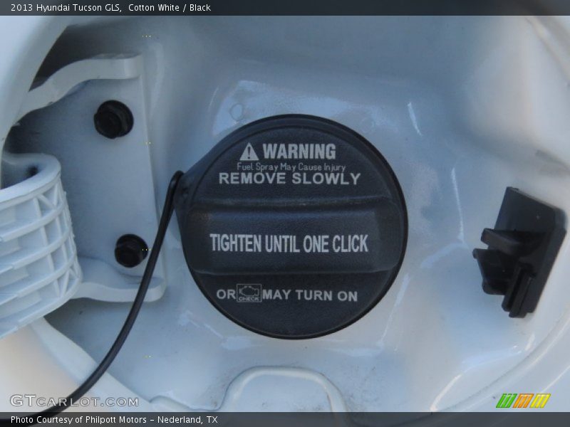 Cotton White / Black 2013 Hyundai Tucson GLS