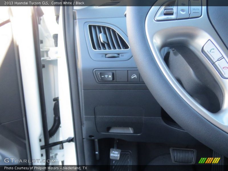Cotton White / Black 2013 Hyundai Tucson GLS