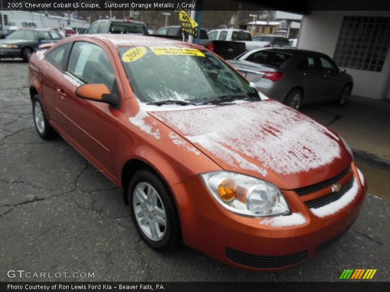 Sunburst Orange Metallic / Gray 2005 Chevrolet Cobalt LS Coupe