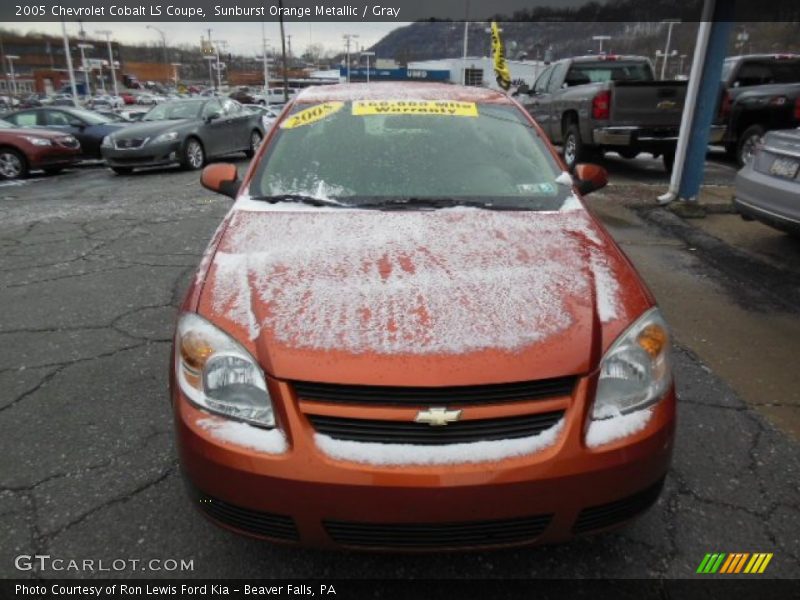 Sunburst Orange Metallic / Gray 2005 Chevrolet Cobalt LS Coupe