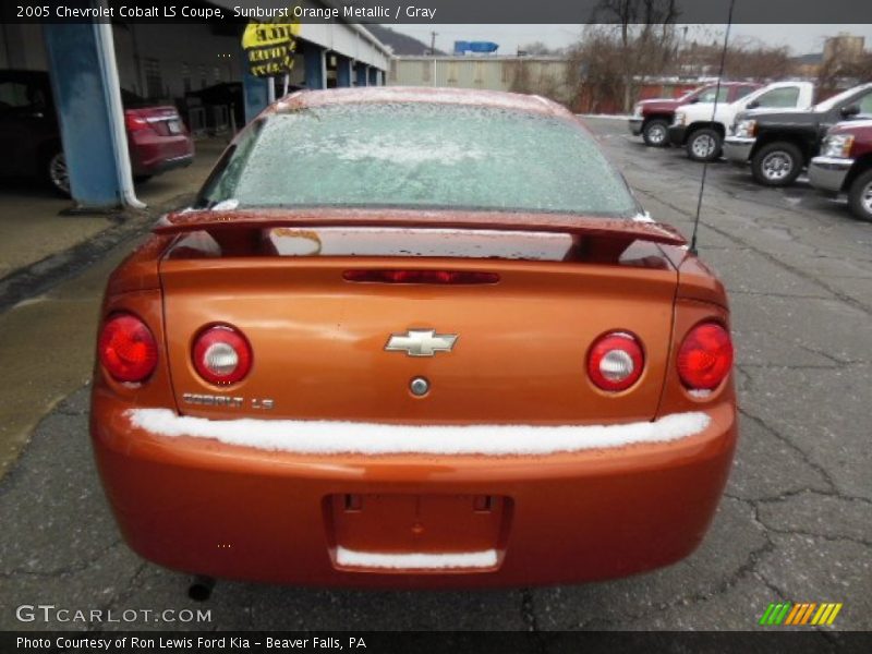 Sunburst Orange Metallic / Gray 2005 Chevrolet Cobalt LS Coupe