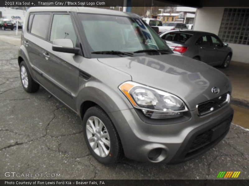 Front 3/4 View of 2013 Soul +