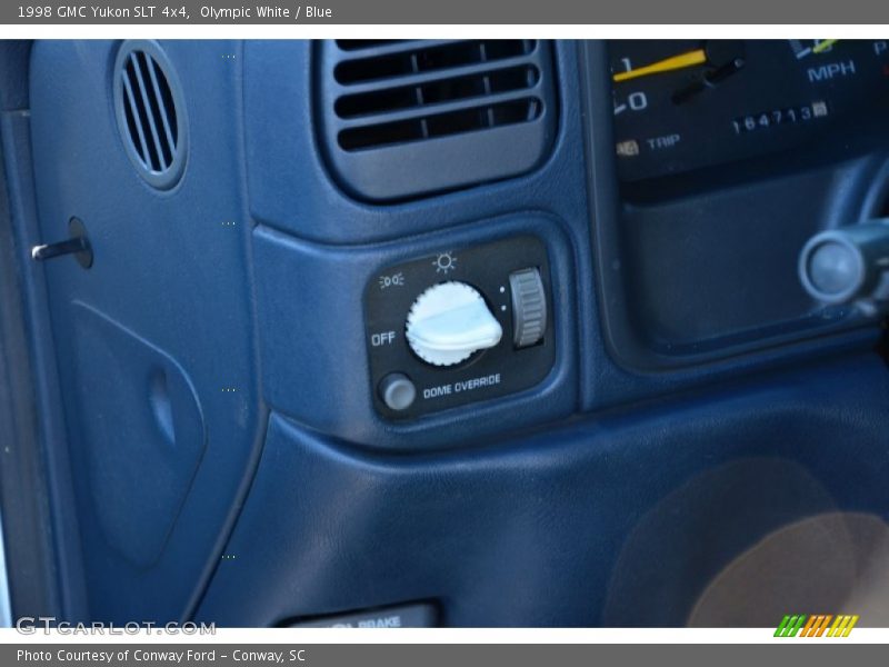 Olympic White / Blue 1998 GMC Yukon SLT 4x4