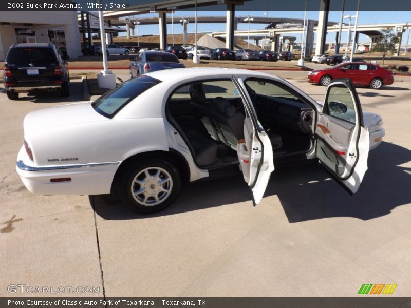 White / Shale 2002 Buick Park Avenue