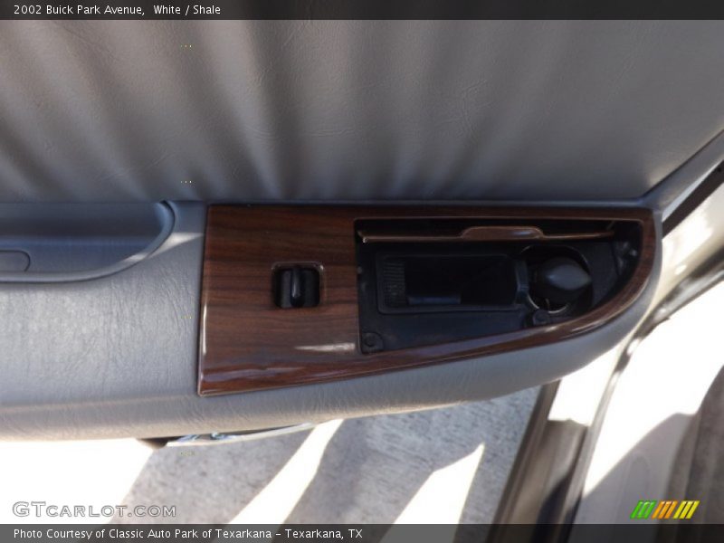 White / Shale 2002 Buick Park Avenue