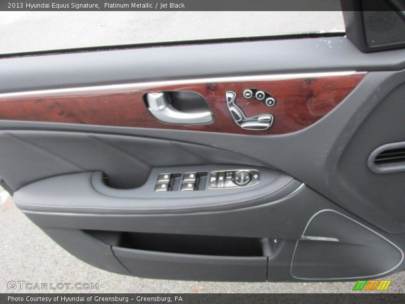 Door Panel of 2013 Equus Signature
