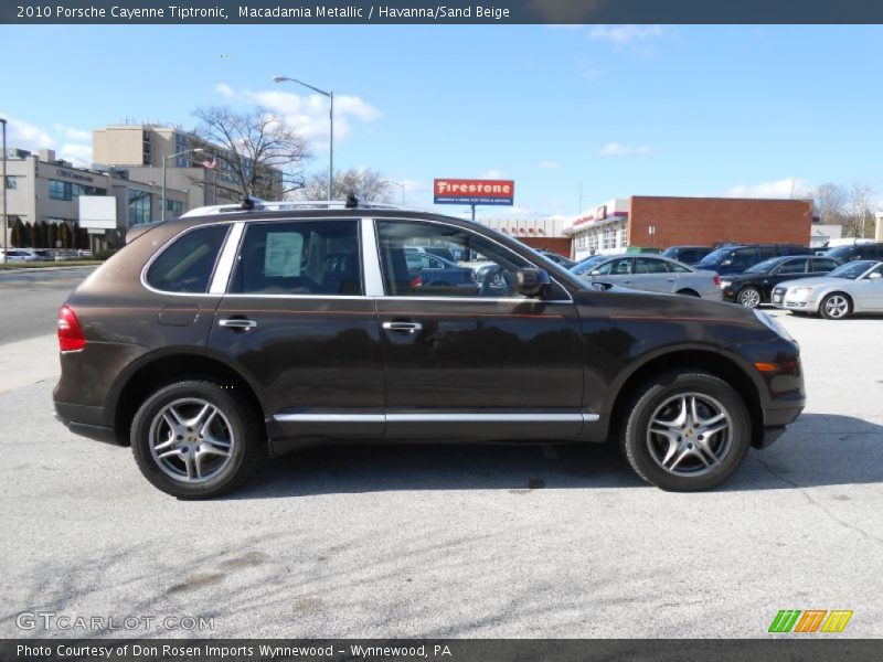 Macadamia Metallic / Havanna/Sand Beige 2010 Porsche Cayenne Tiptronic