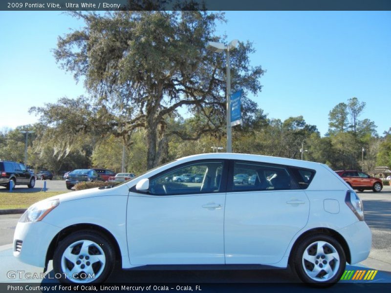 Ultra White / Ebony 2009 Pontiac Vibe