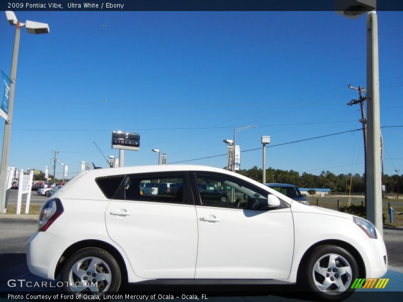 Ultra White / Ebony 2009 Pontiac Vibe