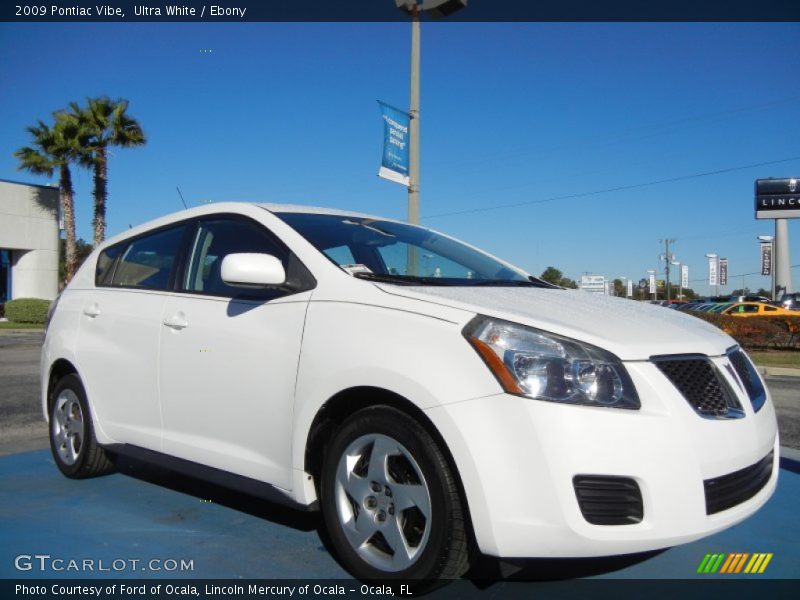 Ultra White / Ebony 2009 Pontiac Vibe